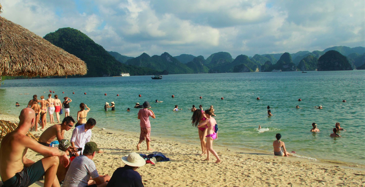 Private Day Cruise Amazing Sails Explorer Halong Bay